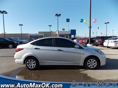 2012 Hyundai Accent  GLS