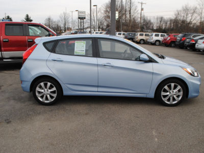 2012 Hyundai Accent  SE