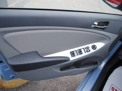 2012 Hyundai Accent  SE