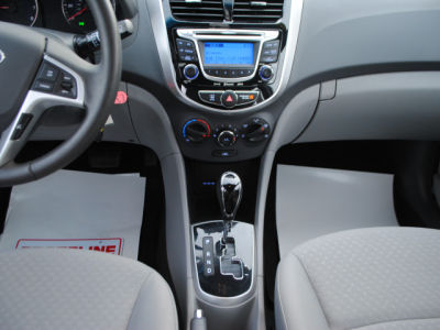 2012 Hyundai Accent  SE
