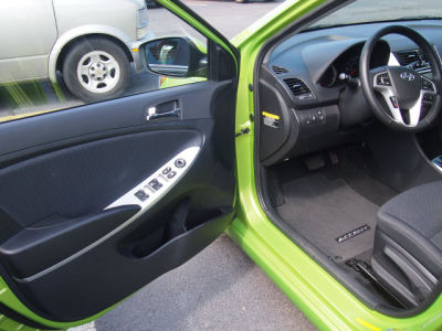 2012 Hyundai Accent SE