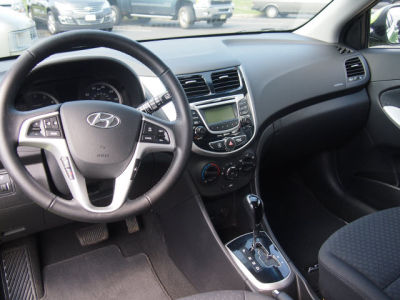 2012 Hyundai Accent SE