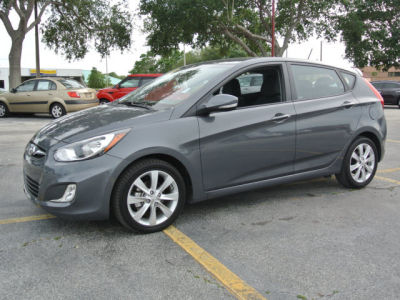 2013 Hyundai Accent  SE