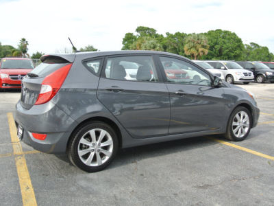 2013 Hyundai Accent  SE