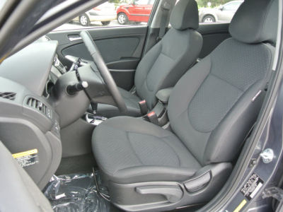 2013 Hyundai Accent  SE