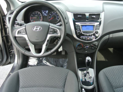 2013 Hyundai Accent  SE