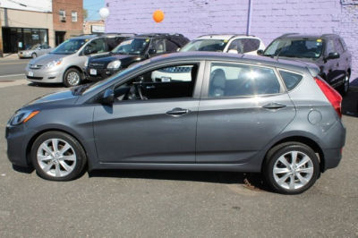 2012 Hyundai Accent  SE