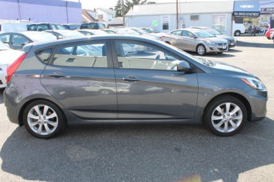 2012 Hyundai Accent  SE