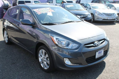 2012 Hyundai Accent  SE