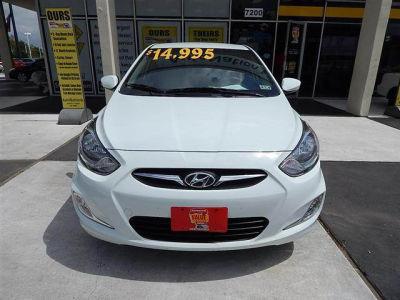 2012 Hyundai Accent  SE