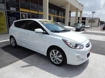 2012 Hyundai Accent  SE