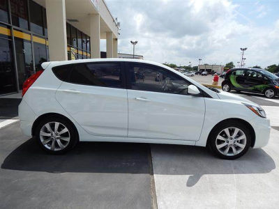 2012 Hyundai Accent  SE