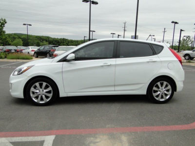 2012 Hyundai Accent  SE