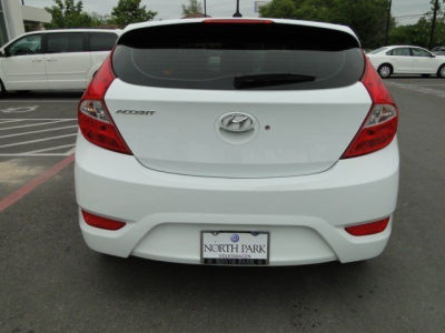 2012 Hyundai Accent  SE