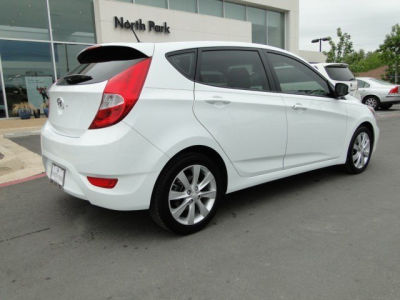 2012 Hyundai Accent  SE