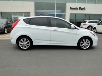 2012 Hyundai Accent  SE