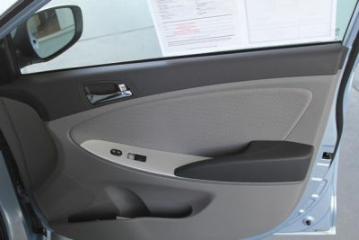2012 Hyundai Accent  SE