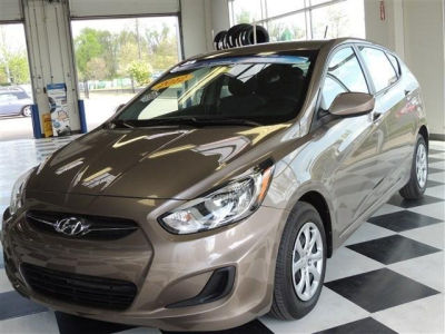 2012 Hyundai Accent  SE