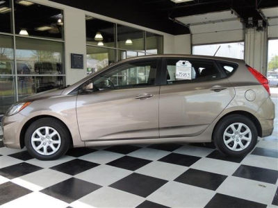 2012 Hyundai Accent  SE