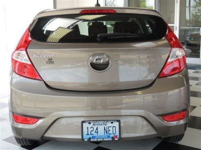 2012 Hyundai Accent  SE