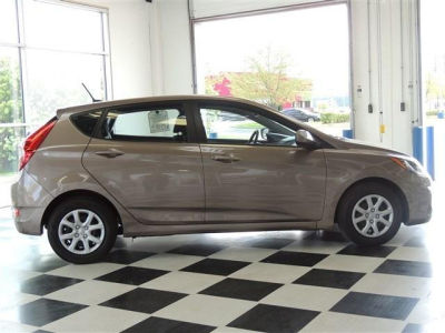 2012 Hyundai Accent  SE