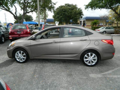 2012 Hyundai Accent  GLS