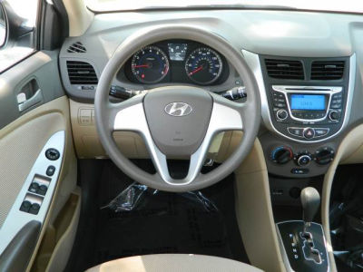 2012 Hyundai Accent  GLS