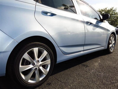 2012 Hyundai Accent  SE