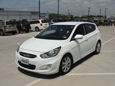 2012 Hyundai Accent  SE