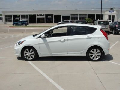 2012 Hyundai Accent  SE