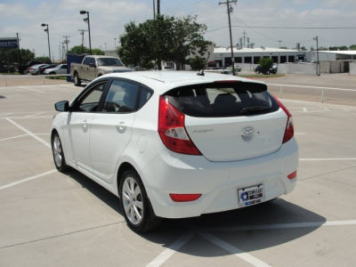 2012 Hyundai Accent  SE