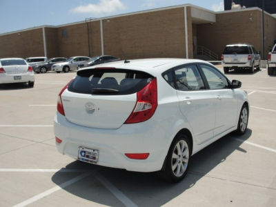 2012 Hyundai Accent  SE