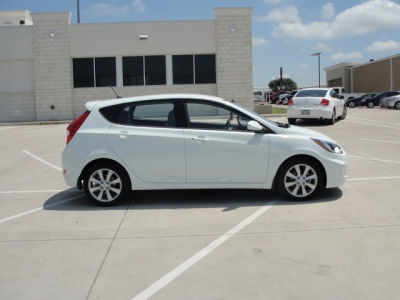 2012 Hyundai Accent  SE