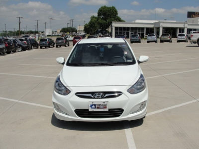 2012 Hyundai Accent  SE