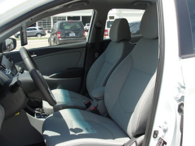 2012 Hyundai Accent  SE