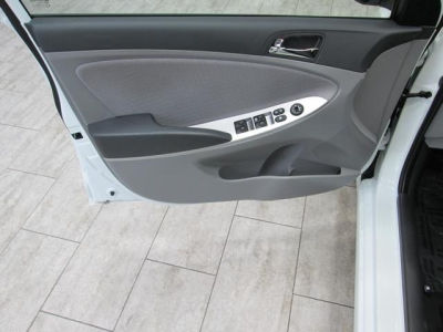 2012 Hyundai Accent  SE
