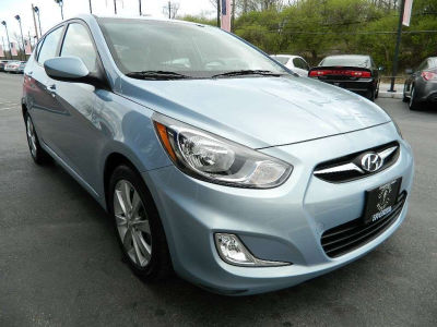 2012 Hyundai Accent  SE