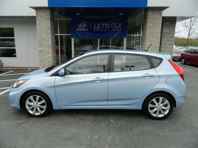 2012 Hyundai Accent  SE