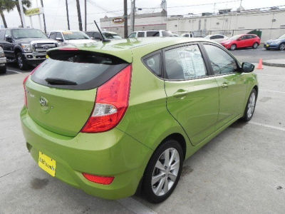 2012 Hyundai Accent SE