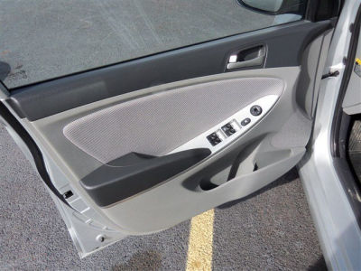 2012 Hyundai Accent  GLS