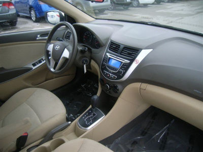 2012 Hyundai Accent  GLS