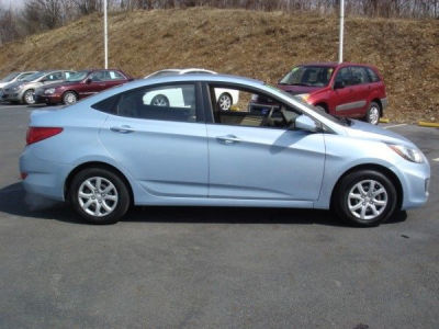 2012 Hyundai Accent  GLS