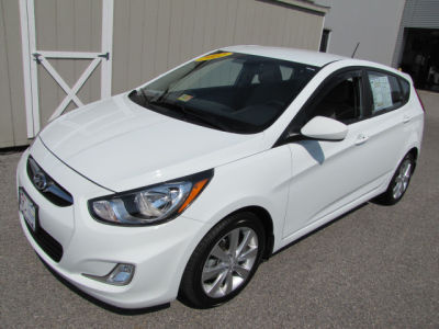 2012 Hyundai Accent  SE