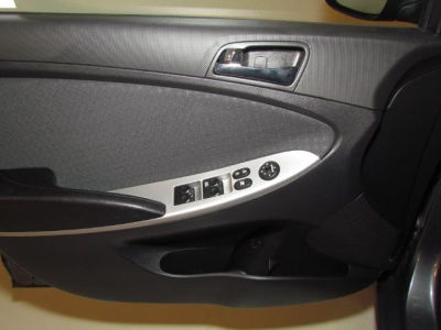 2012 Hyundai Accent  SE