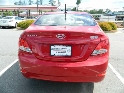 2012 Hyundai Accent GLS