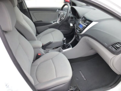 2012 Hyundai Accent SE