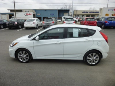 2012 Hyundai Accent SE
