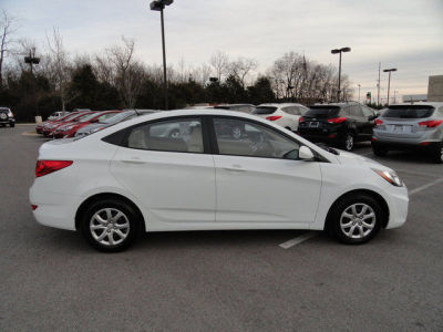 2013 Hyundai Accent  GLS