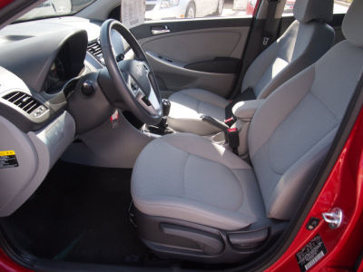2012 Hyundai Accent SE