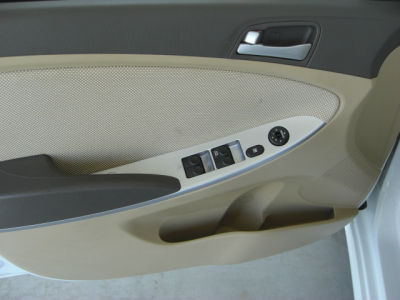 2012 Hyundai Accent  GLS